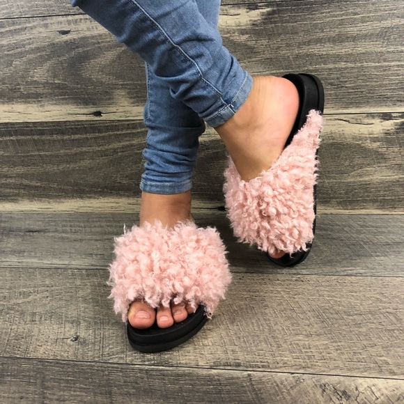 Shoes - Super cute faux fur slides